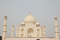 Taj Mahal - Mauzoleum-Meczet znajdujący się w Agrze w Indiach, nad brzegiem rzeki Jamna...